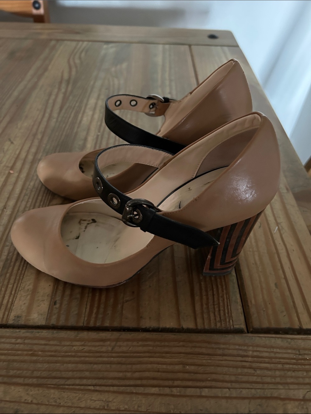 Unique shoes - Picture 3 of 4
